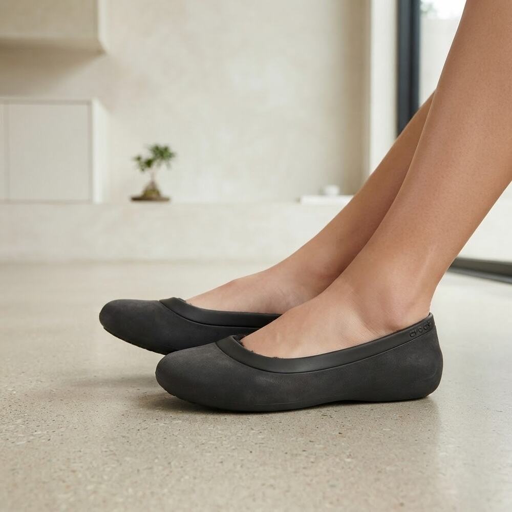 Crocs Shoes Womens 8 Black Mammoth Ballet Flat Fleece Lined Comfort dark brown